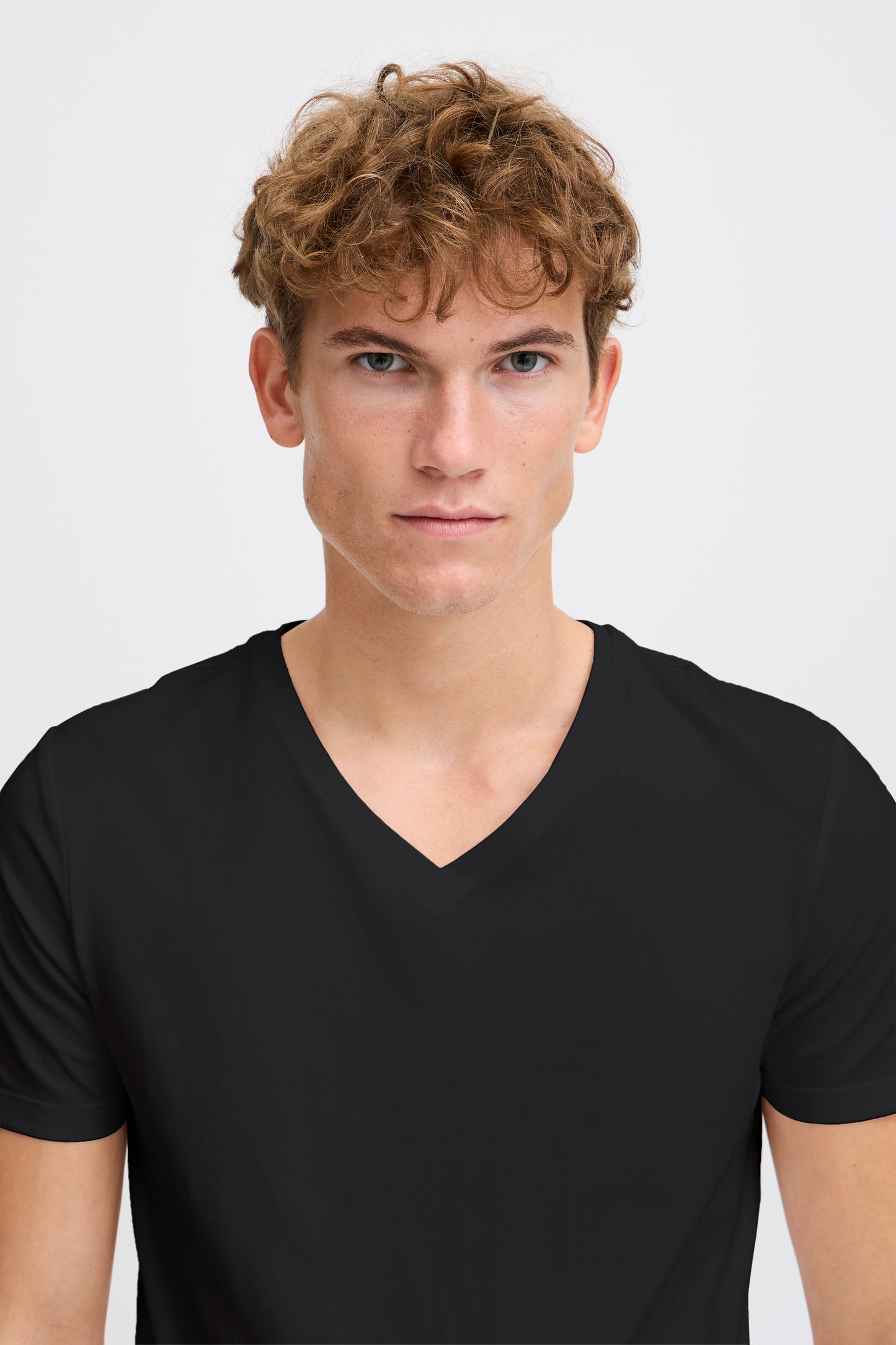 Cflincoln v neck short sleeve tee