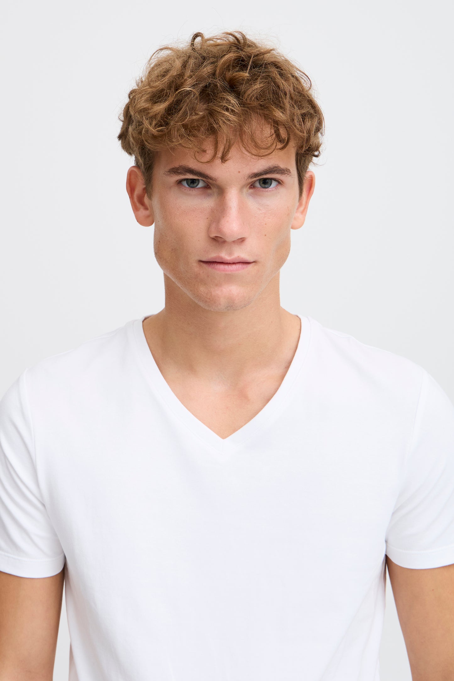 Cflincoln v neck short sleeve tee